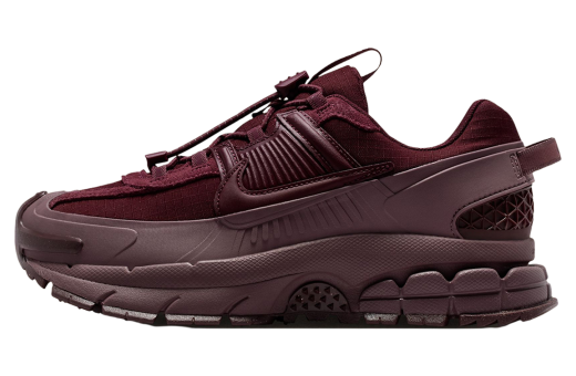 Nike Zoom Vomero 5 Roam Dark Team Red / Burgundy Crush - Dec 2025 -  HQ2181-500 - KicksOnFire.com ZOOM VOMERO 5「ダークチームレッド/ブラックバーガンディクラッシュ」
