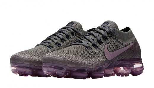 Nike store vapormax berry